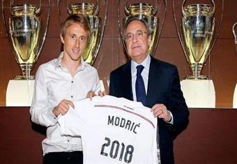 مودريتش يمدد عقده مع ريال مدريد حتى 2018 