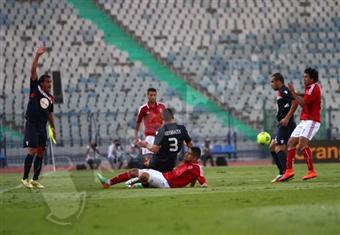 مشاجرات بين لاعبي الأهلي والنجم والأمن يتدخل.. والمدرب التونسي يشتبك مع جاريدو