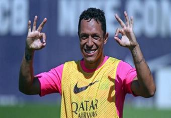 أدريانو يعود إلى تدريبات برشلونة  