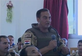 بالفيديو.. انفعال ضابط بالقوات المسلحة أثناء لقاء وزير الدفاع في سيناء