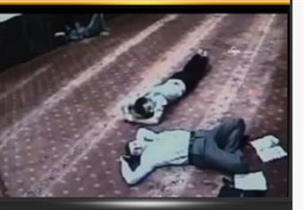 شاهد اكثر فعل قبيح و سرقة هاتف شاب نائم فى المسجد