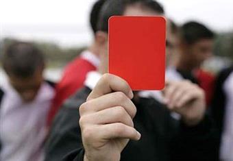 مدرب أرجنتيني يتهم حكما بـ''ترويع'' لاعبيه