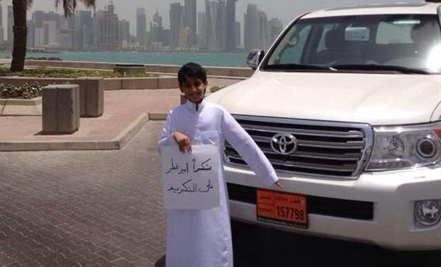 ما هى حقيقة اهداء أمير قطر سيارة لاند كروزر لطفل سعودى؟ 