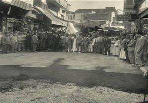 صورة تذكارية عام 1929 بمناسبة وضع الأسفلت في شارع الموسكي