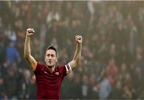 بالفيديو.. ثنائية توتي تنقذ روما من الخسارة أمام لاتسيو في ديربي العاصمة بالكالتشيو