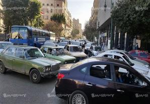 بالصور-تكدس مروري بقصر العيني بعد إغلاق ميدان التحرير