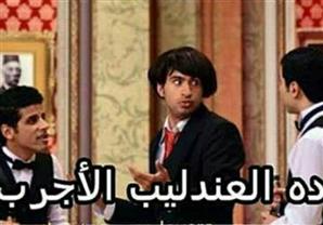 علي ربيع يقلد عبدالحليم حافظ في مسرح مصر