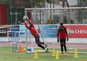 زيزو يدرب لاعبي الأهلي على ركلات الجزاء قبل السوبر