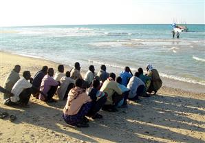 عُمال البحر.. أوهام الأمل تقودهم نحو مصير معلوم: "الموت"