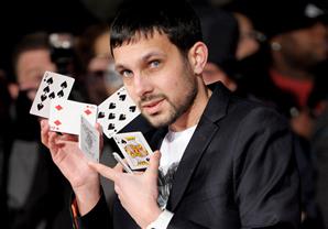 متصلة تتحدى ساحر على الهواء وتطلب منه معرفة اسم والدتها 