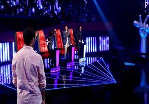 متسابق The Voice يبكي بعد مفاجأة عاصي الحلاني