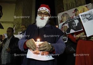 بالصور.. وقفة بملابس "بابا نويل"  للمطالبة بالإفراج عن الصحفيين