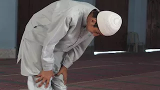 ما حكم قول الله أكبر عند الرفع من الركوع؟.. الإفتاء توضح هل يسجد للسهو