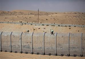 صحيفة: إصابة مهربين إسرائيليين اثنين برصاص الجيش المصري على الحدود