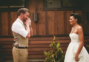 بالصور: أزواج يرون زوجاتهم لأول مرة يوم الزفاف