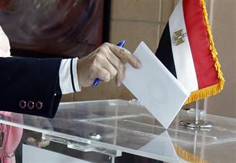 الخليج الكويتية: مصر تستكمل "خارطة الطريق" وتبدأ عصر البناء والتنمية