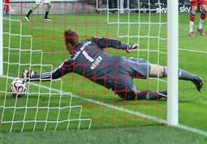 بالفيديو.. أخطاء فادحة لنوير تكلف بايرن ميونيخ أول هزيمة على ملعبه