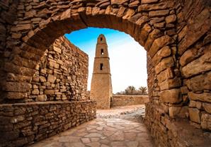 بالصور.. مسجد عمر بن الخطاب في الجوف