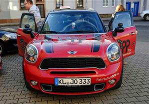 مدارس تعليم قيادة السيارات الألمانية تشكو من نقص المدربين