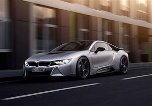 بي إم دبليو i8 الهجين تكتسي بثوب من الكربون