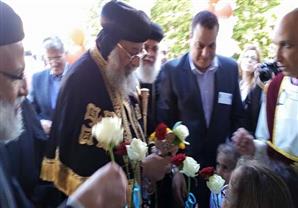 صور- البابا يصل مقاطعة زيلاند بهولندا.. والأطفال يستقبلونه بالورود