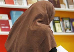 طرد طالبة فرنسية من الفصل بسبب طول ملابسها