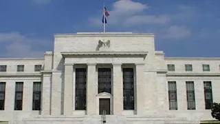 بين مؤيد ومعارض للخفض.. انشقاق داخل الفيدرالي الأمريكي حول مصير سعر الفائدة في الاجتماع المقبل