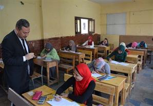 بالصور – وزير التعليم يتفقد لجان امتحانات الثانوية العامة لمادة " الديناميكا"