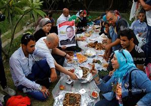 بالصور- احتفال أبناء مبارك بـ ١٠ رمضان.. ورد وقلوب ومحشي وممبار