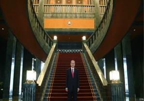 التايمز: "يجب تحجيم السلطان إردوغان"