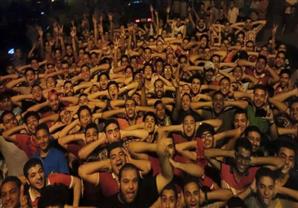 بالفيديو.. جماهير الأهلي تحتفل بالفوز على الزمالك أمام "الجزيرة"