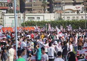 بالصور.. حضور كثيف لجماهير الزمالك بملعب النادي احتفالا ببطولة الدوري