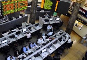 التخبط يعصف بالبورصة المصرية ويعكر مزاج المستثمرين