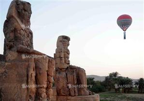 بالصور.. البالون الطائر يحلق فوق آثار الأقصر احتفالا بافتتاح القناة الجديدة‎