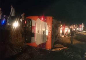 مصرع شخص وإصابة 21 آخرين إثر انقلاب أتوبيس في سوهاج