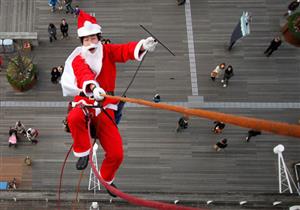  12 صورة من احتفالات العالم بـ 2016