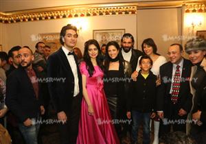 بالصور – نجوم الفن يشاركون هبه مجدي ومحمد محسن خطوبتهما بالمسرح القومي