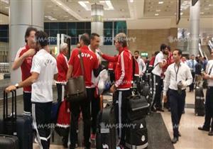بالصور- وصول بعثة المنتخب الوطني لمطار القاهرة بعد تغير مسار الرحلة