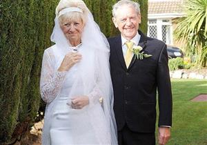 بالصور.. بعد 50 عامًا من الزواج.. زوجان يعيدان الاحتفال بدوام علاقتهما بطريقة مختلفة