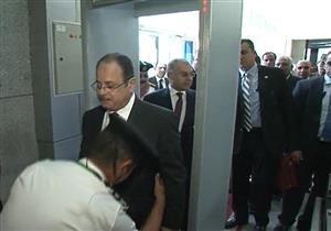 ‏بالصور.. تفتيش وزير الداخلية بمطار شرم الشيخ 