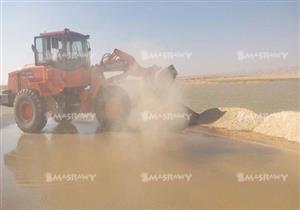 بالصور - ساتر ترابي ينقذ قرية كاملة من الغرق بالسيول في الوادي الجديد