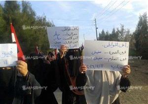 بالصور .. "إخوان" ينظمون سلاسل بشرية وسط الحقول بالبحيرة 