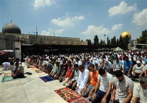 الآلاف يؤدون "الجمعة" بالأقصى.. ومفتي القدس: الآذان سيرتفع في سماء المدينة