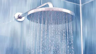 لهذا السبب الصادم.. الاستحمام بالماء البارد قد يهدد حياتك