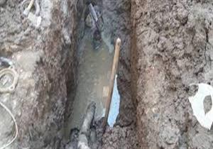 إصلاح عطل بالخط الرئيسى للمياه ببركة السبع بعد اصطدام سيارة به