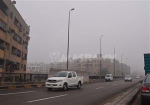 بالصور - الشبورة المائية تغطي سماء القاهرة.. والأرصاد تحذر من انعدام الرؤية