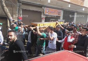 الصور الأولى لجنازة "قتيل الدرب الأحمر".. وكيف تحولت لمسيرة احتجاجية ضد الداخلية