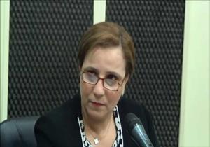 إمام جزائري يقبّل وزيرة ما أثار جدلا واسعا