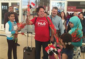 بالصور.. وصول أول رحلة من ملبنسا الى شرم الشيخ