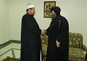 بالصور.. وزير الأوقاف يلتقي أسقف أسيوط في مؤتمر "التصدي للإرهاب"